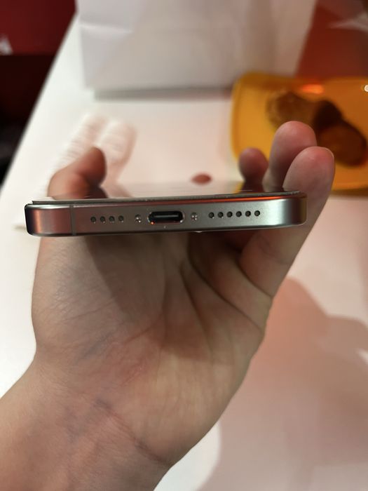 Продам iphone 15 pro max 256g