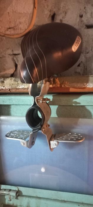 Сидушка с подножкой на раму