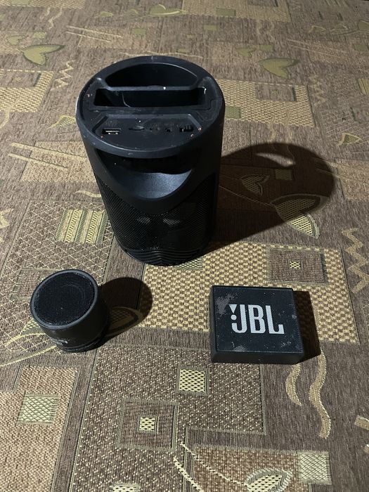 Vând diferite boxe portabile