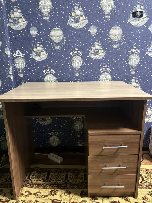 продам стол с табуреткой