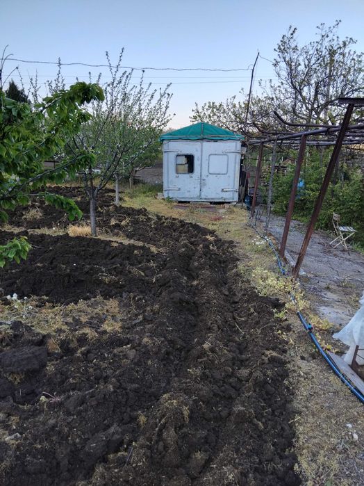 Продавам недвижим имот