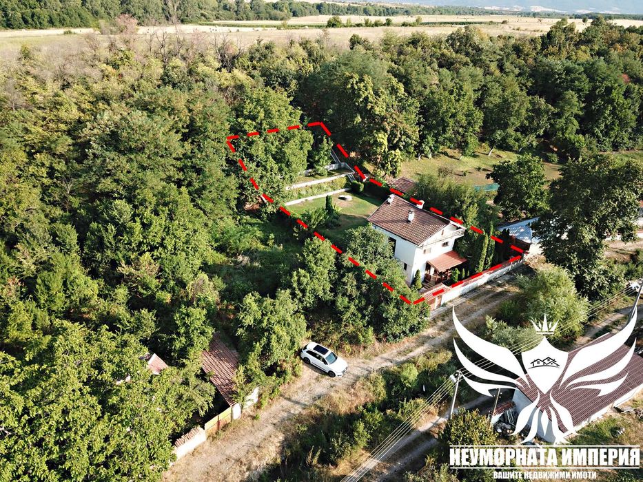 Двуетажна къща с гараж 300РЗП с 900кв. двор село Нови Извор