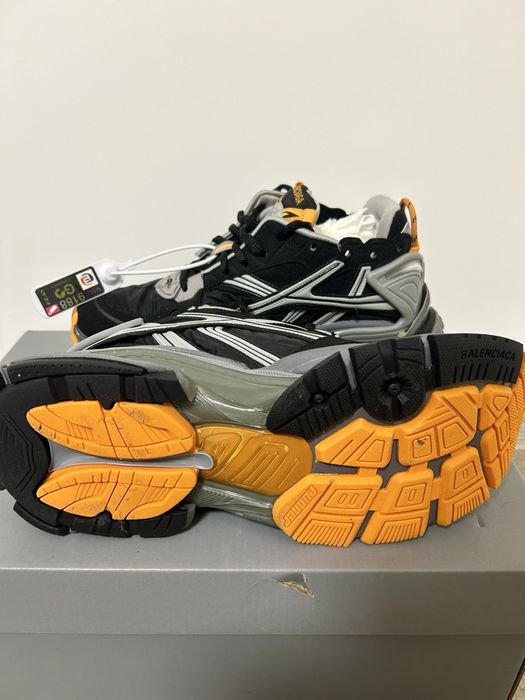 Balenciaga runner gray orange