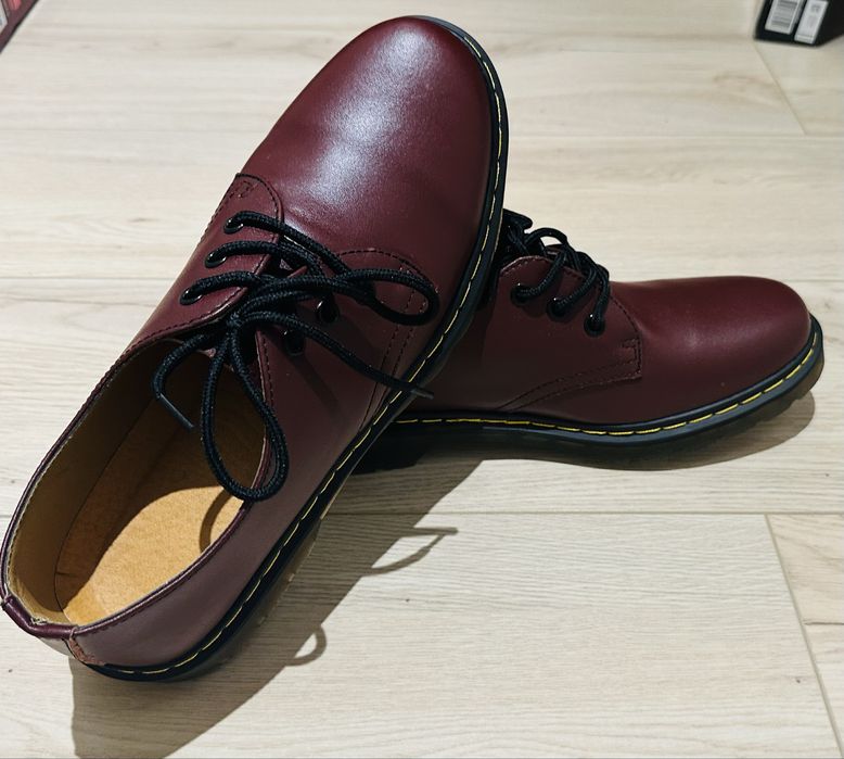Dr. Martens, Кожени обувки 3 дупки
