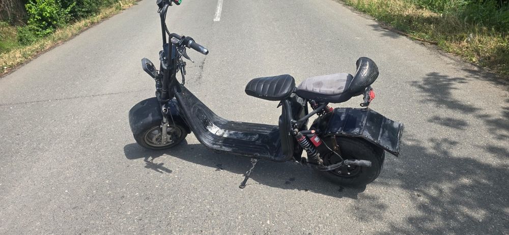 Scuter electric negru