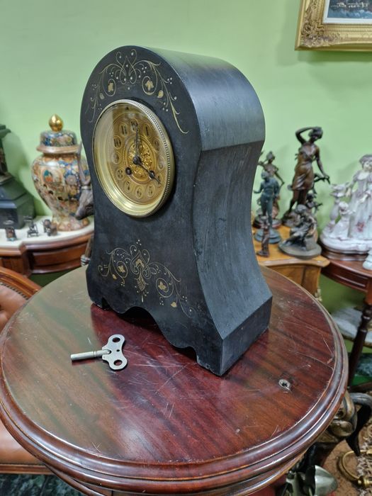 Прекрасен антикварен колекционерски френски каминен часовник