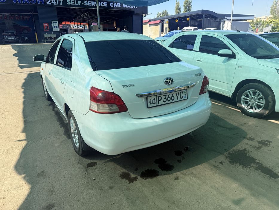 Toyota yaris 2012 yil GAZ bor 90l