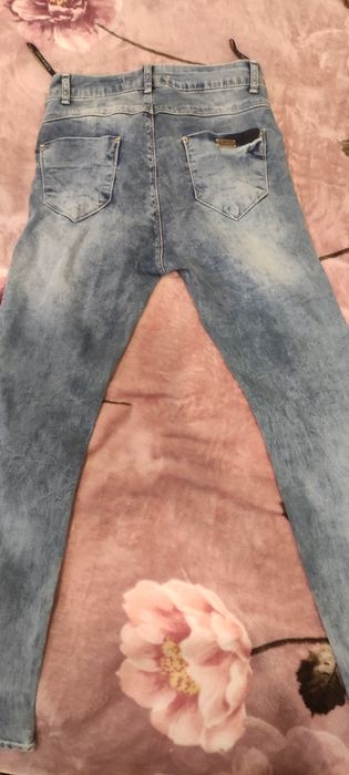 Продам новые джинсы