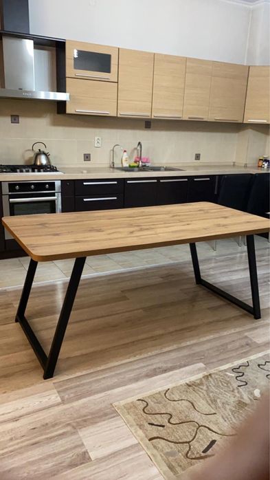 Класиический обеденный стол