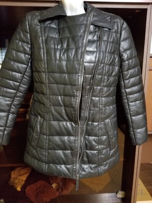 продам кожаную дутую  женскую куртку