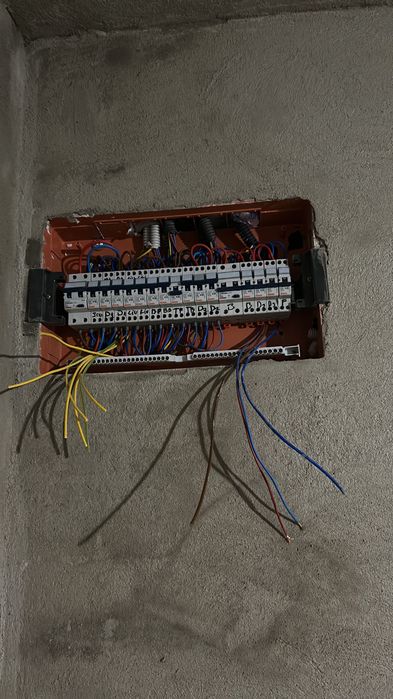 Electrician instalații electrice