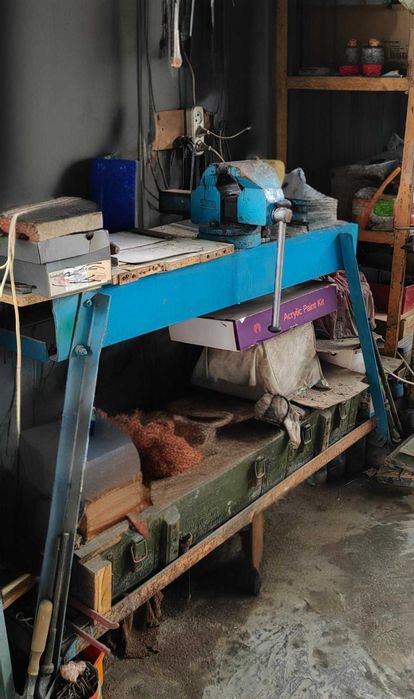 Тиски бу вместе с верстаком