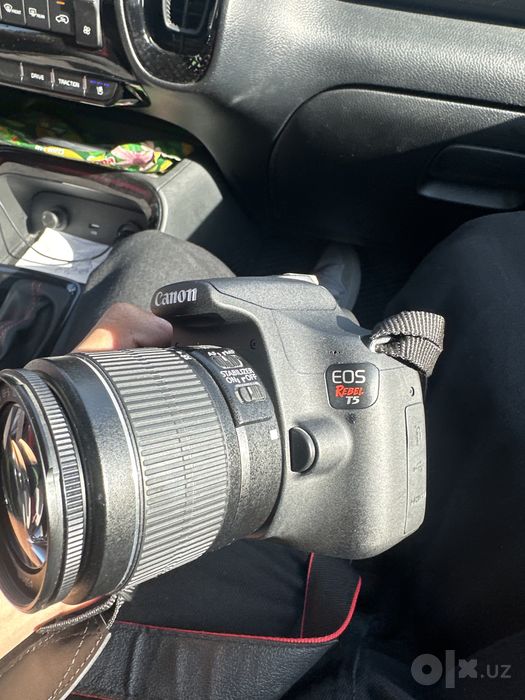 Canon EOS Rebel T5 / EOS 1200D + объектив 18–55mm IS