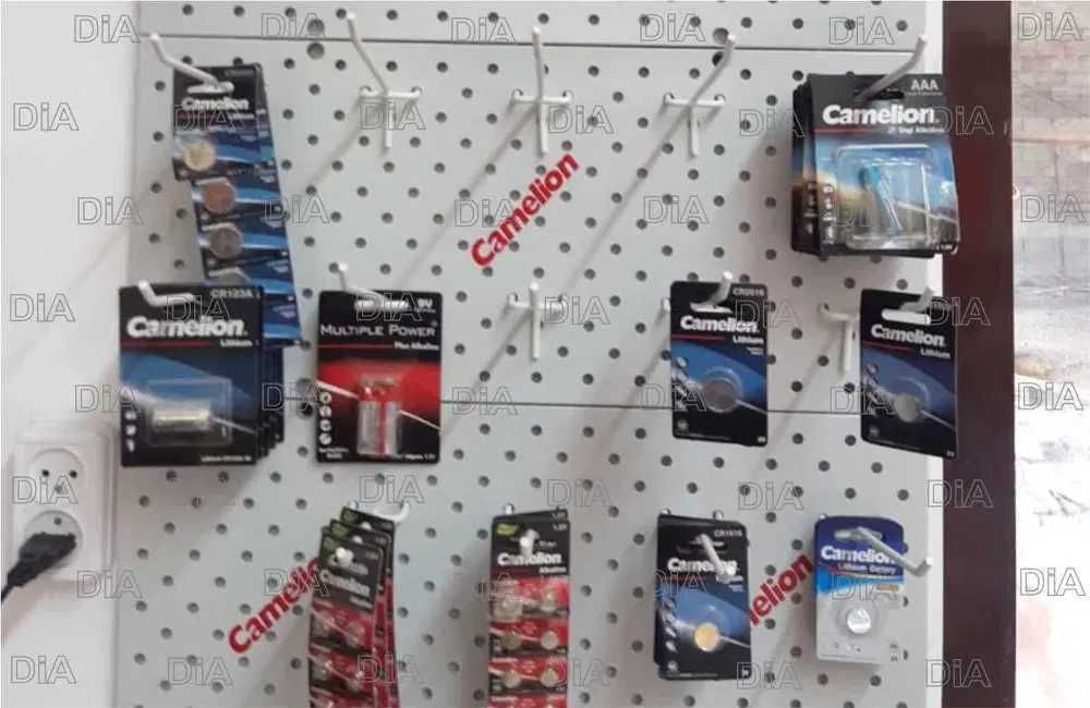 Перфопанель, do'konda ilgaklar uchun teshilgan panel