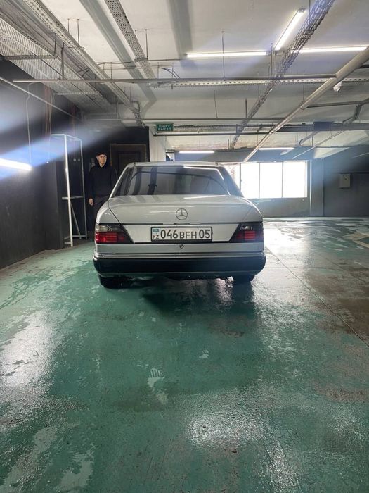 Мерседес Е220 w124