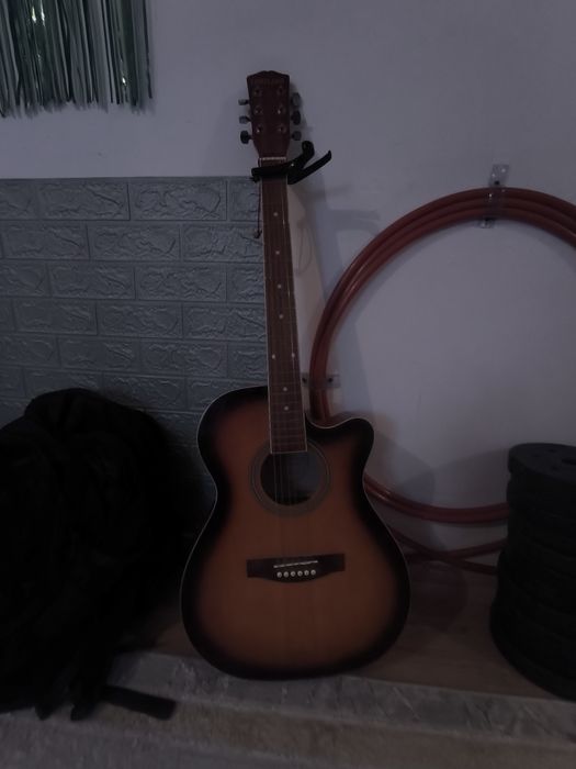 Продам гитару, 40к без торга