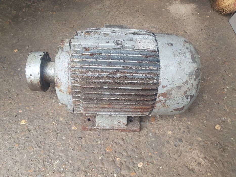 De vanzare 3 motoare trifazate