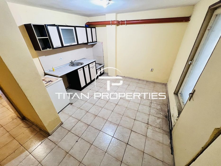 Дава се под наем Тристаен апартамент в Бургас, Възраждане - 70 кв.м за 306 € - Снимка #3