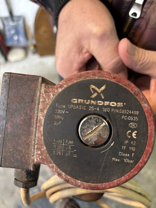 Продавам водна помпа за парно Grundfos 25-4