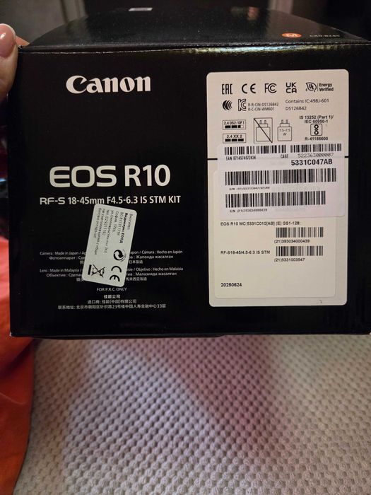 Фотоапарат Canon EOS R10 +подарък