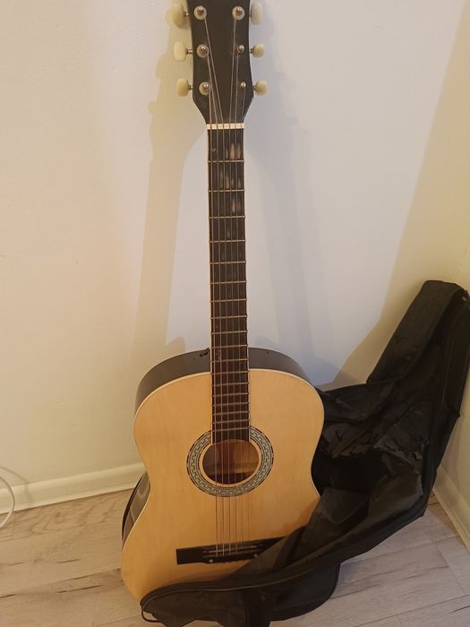 Продам гитару срочно