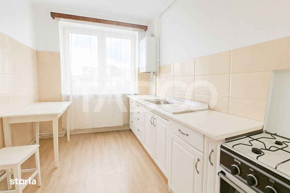 Apartament de vanzare zona Dioda cu 3 camere si balcon