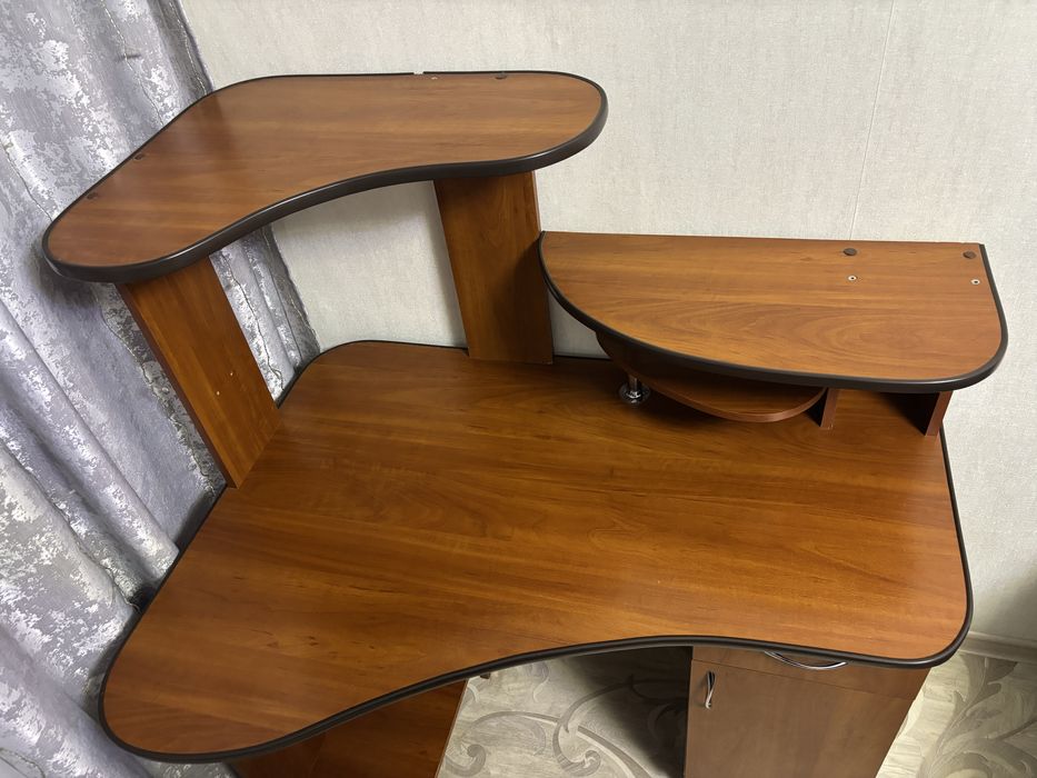 Продам компьютерный стол