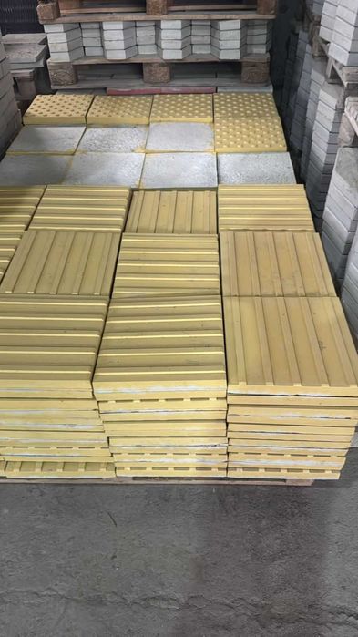 Тактильная плитка из бетона 300*300 мм