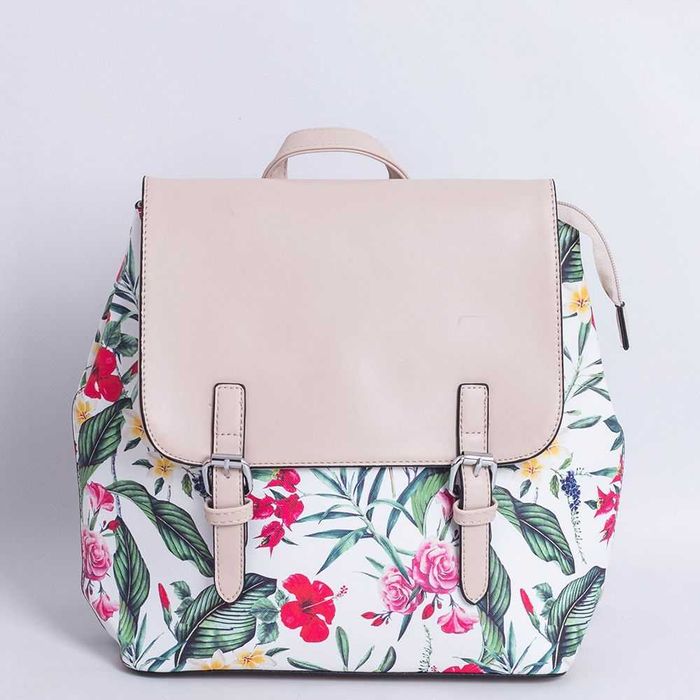 дамска раница чанта на цветя в тъмно бежово от еко кожа флорален мотив