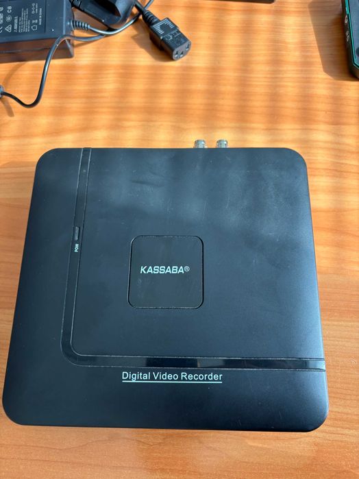 Хибриден 4-канален 5MPX DVR TRX-5004UHD