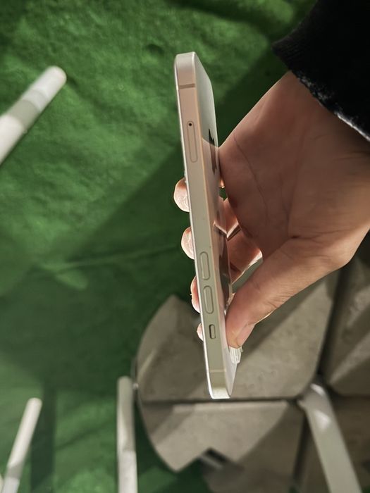 vand Iphone 14 silver