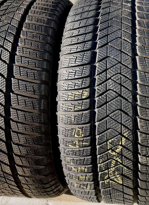 255 35 19/225 40 19 Pireli-set anvelope Runflat fata/spate- ca noi