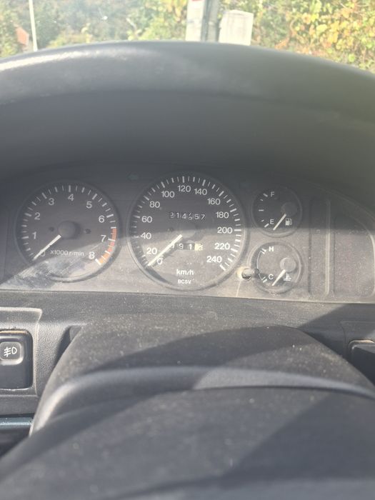 Продавам Mazda 323