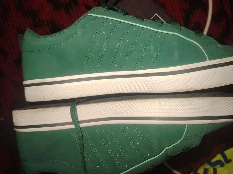 Vând papuci mărimea 42