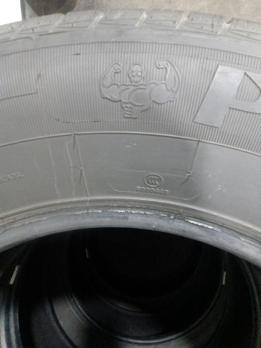 Продам  комплект  265/65/17.