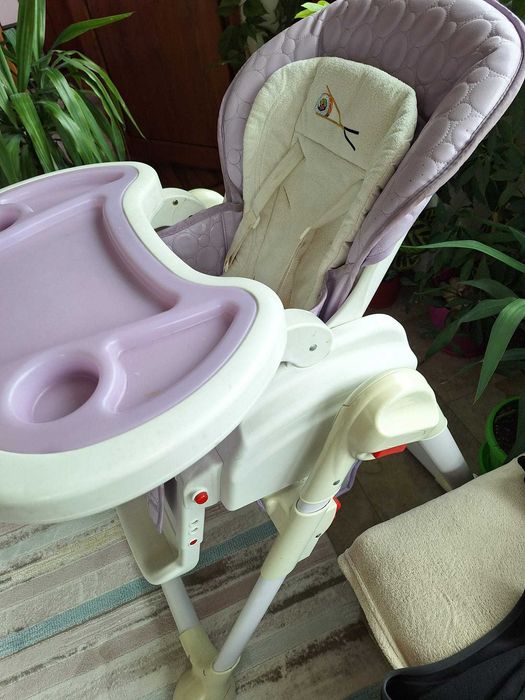 Стол за хранене,доста стабилен