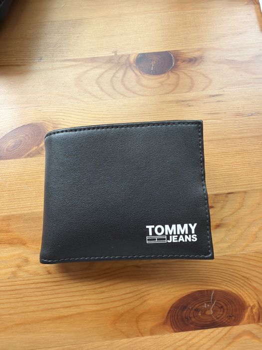 Portofel Tommy Hilfiger original nou nouț