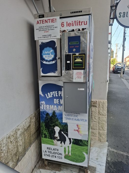 Vând dozator de lapte