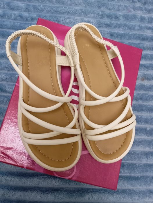 Продам обувь летние сандалии