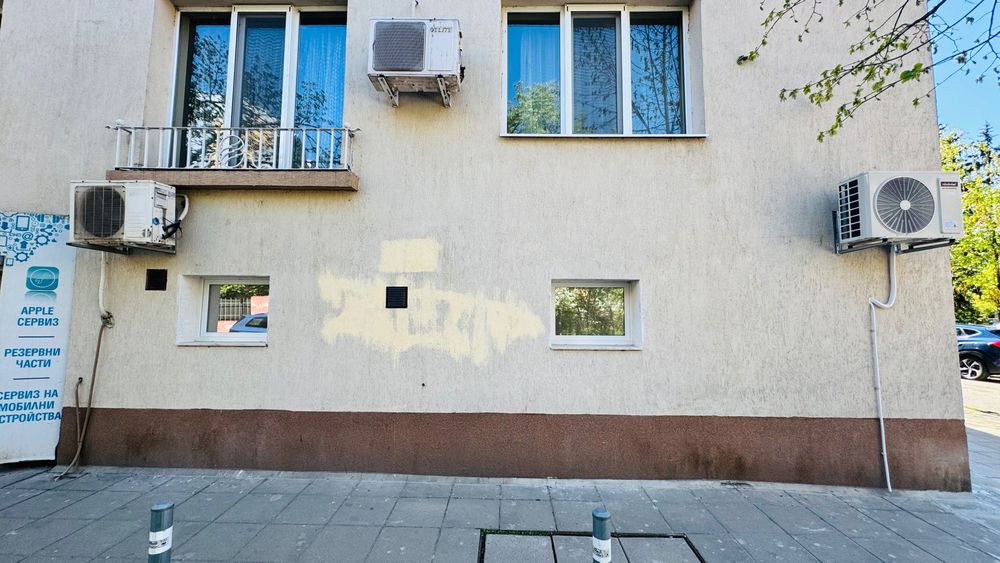 Отдава под наем помещение със статут гараж 29,5 м.кв. София Прощад Папа Йоан Павел II N 3