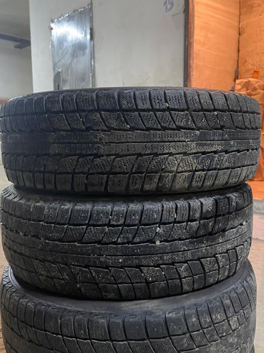 Продам резину липучку 185/65/15