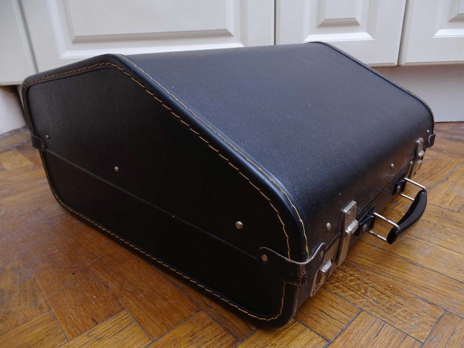 Много запазен куфар