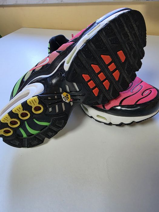 Nike Air Max Plus 38.5 номер
Black Green Strike Flash Crimson White