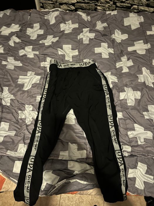 Продавам панталон Luda