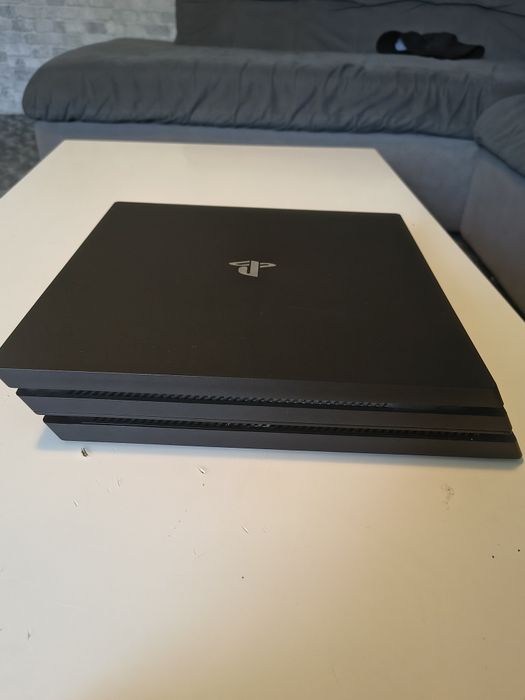 Se vinde PS4 pro