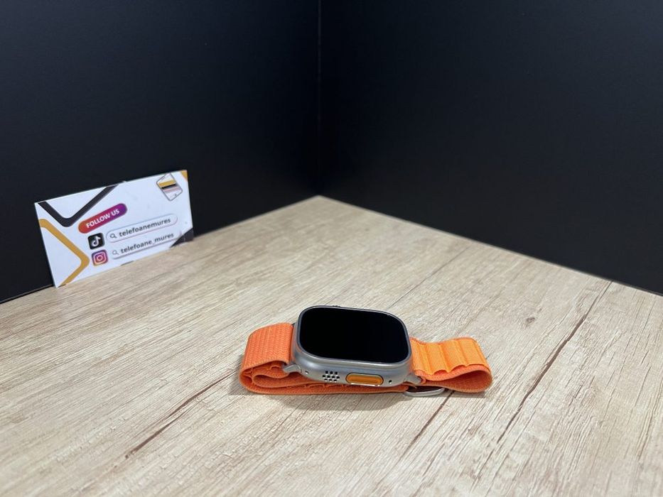 Apple Watch Ultra 49mm Natural Titanium Orange Alpine Loop Second-Hand