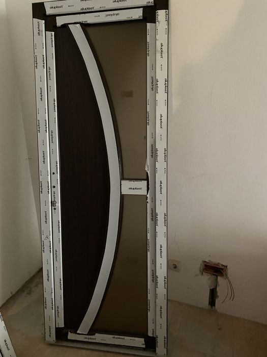 Vand usa de interior