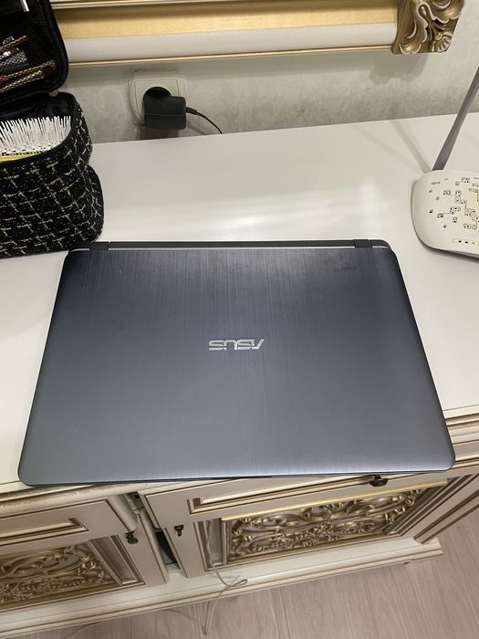 Ноутбук asus.