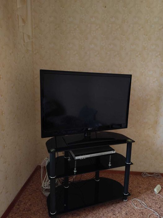 Продажа телевизора с подставкой, dvd плеером