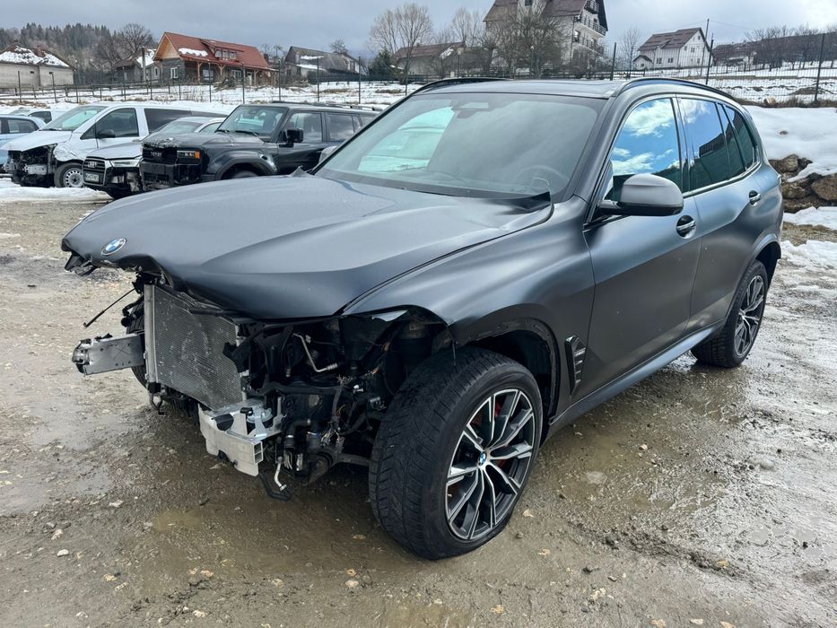 Bmw x5 m60i facelift  avariat